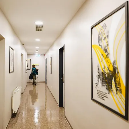 Хостел Wombat's *